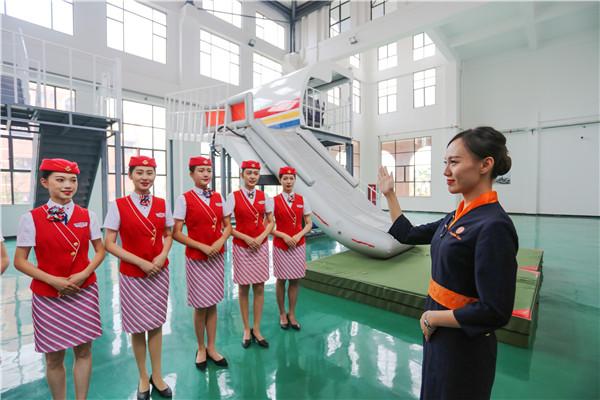 成都航空旅游学校好不(华西航空旅游学校)