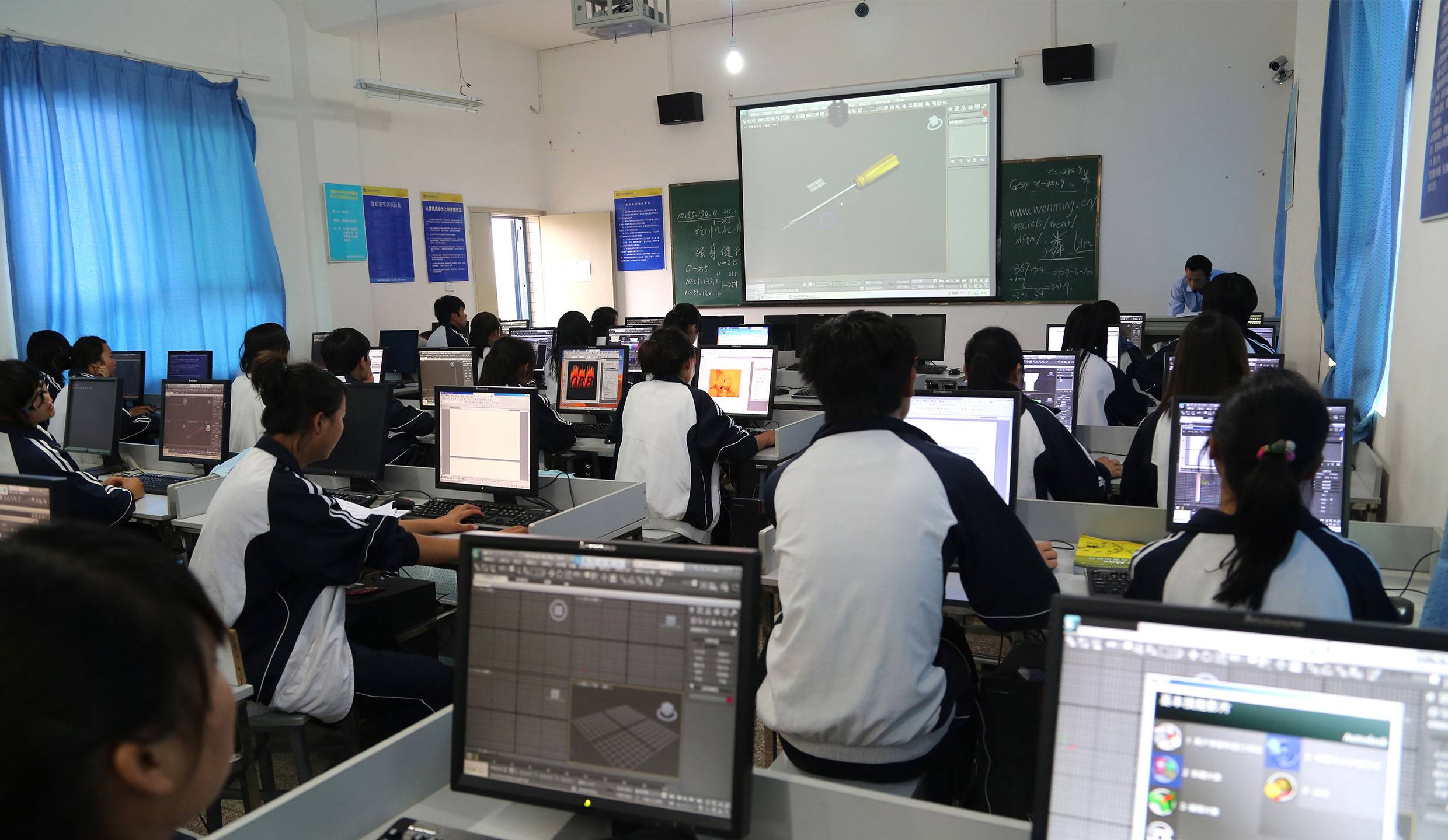 重庆平面设计培训学校哪家好(上海平面设计培训学校哪家好)