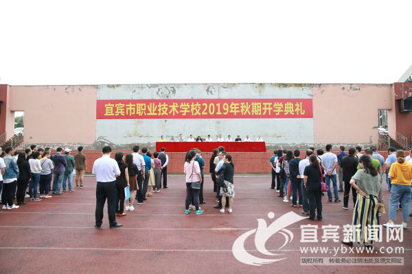 包含宜宾市食品工业职业中学校的词条