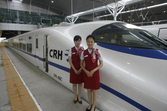 女孩子初中学历学什么专业好(学历低的女孩子适合学什么)