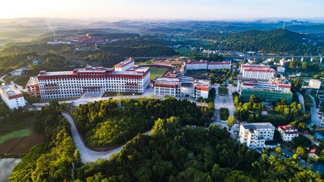 四川职业汽车学校(四川希望汽车职业学校招聘)