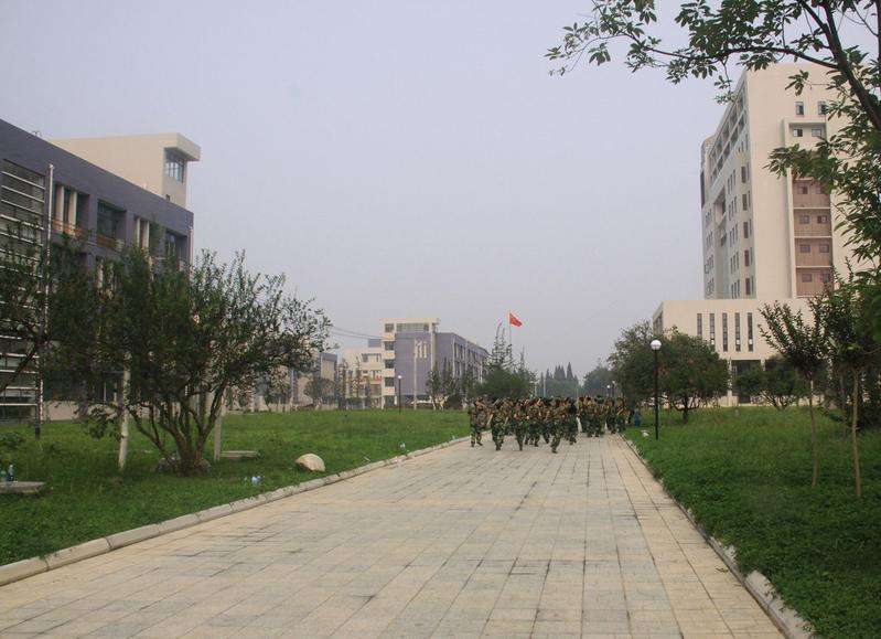 四川工商职业学校地址(四川工商职业技术学院地址)