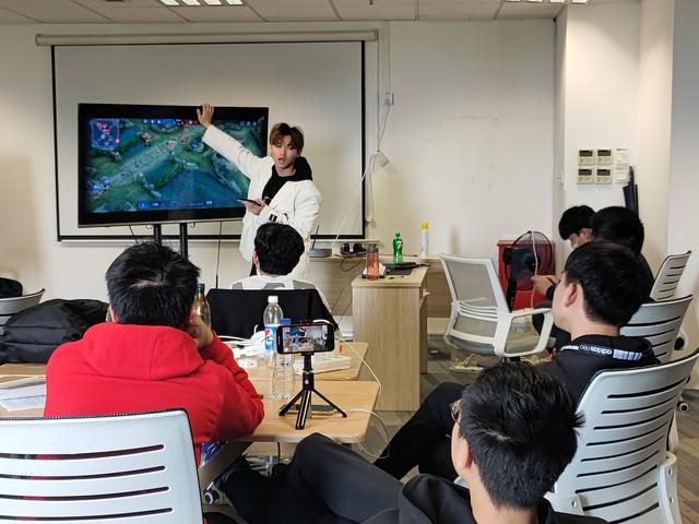 成都电竞学校学费多少(兰州电竞学校学费多少)