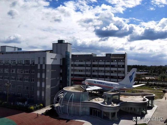 成都高铁专业学校学费(成都公办高铁专业学校)