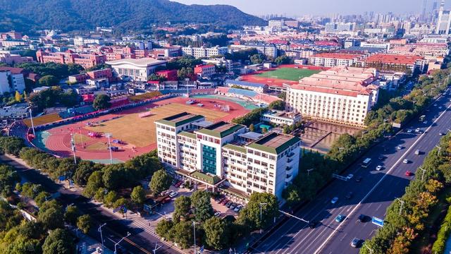 女生读什么职业学校好(重庆适合女生读的职业学校)