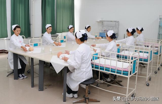 女生大专学什么专业好(大专都有什么专业适合女生的)