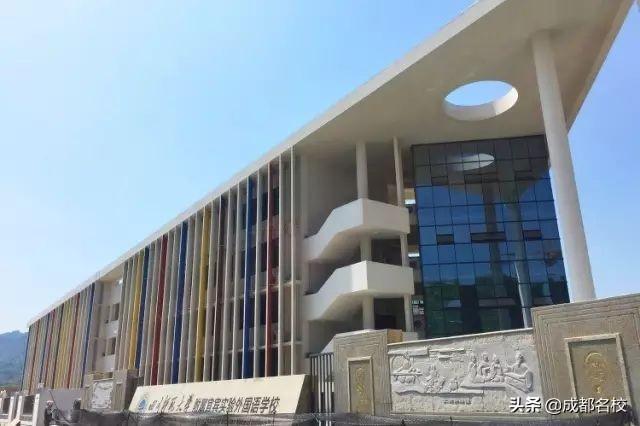 成都最贵的学校学费一年多少(泡桐树小学学费)