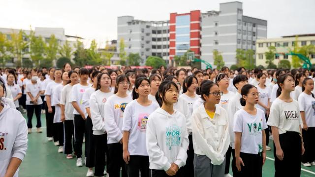 四川省南充师范学校(南充师范学校2020招生简章)
