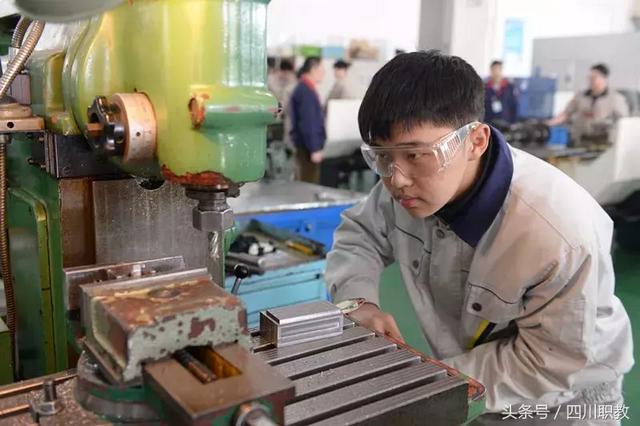 成都市技师学院有哪些专业(成都市技师学院专业分类)