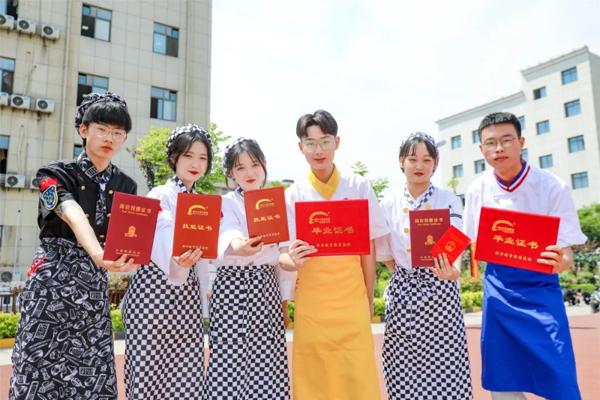 初中毕业生适合上什么学校(西安中专学校排名榜)