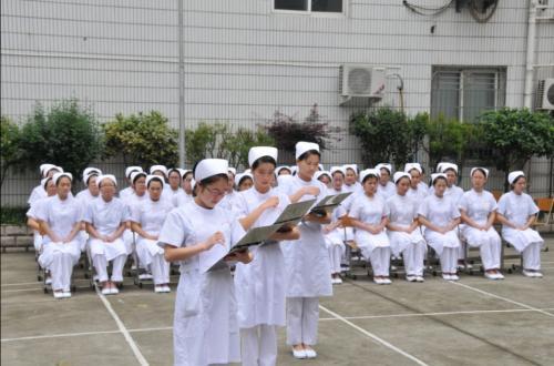 包含成都成医护士学校在哪里的词条