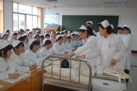 成都成医一附院护士学校官网(成都最好的护士学校)