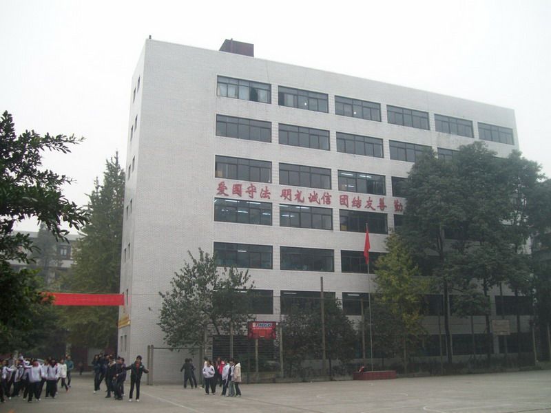 四川省轻工工程学校成都校区怎么样(天府新区信息职业学院)