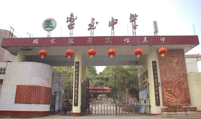 四川学校哪个好(四川文化艺术学院)