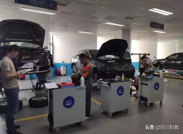成都职高学校学费多少(成都职高学校排名公立)