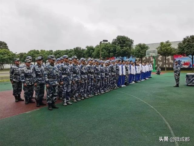 成都航空类学校学费贵不贵(成都航空学校学费多少)
