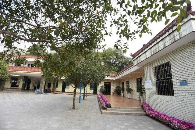 成都中和职业中学(成都中和职业中学高三潘甜甜)