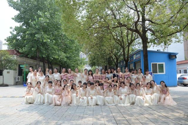 成都中和职业中学(成都中和职业中学高三潘甜甜)