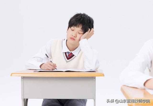 初中毕业怎么选学校(初中毕业怎么上大专)
