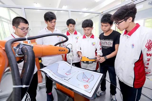 初中没毕业上什么学校可以(以前初中没毕业可以上什么学校)