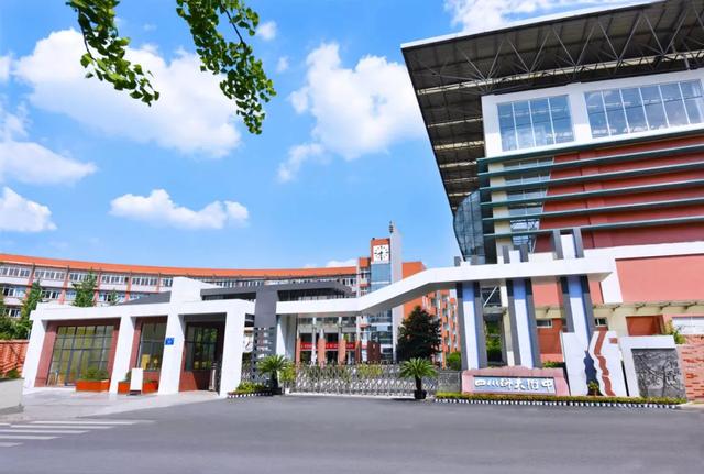 成都实用学校公办(成都二本公办学校有哪些)