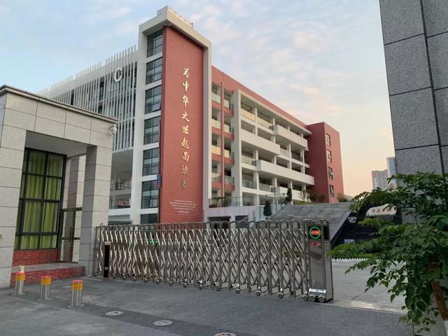 成都实用学校公办(成都二本公办学校有哪些)