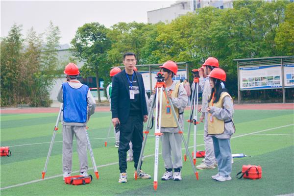 成都五冶高级技工学校龙泉校区(成都五冶高级技工学校)