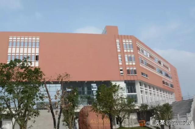 关于泸州高铁学校地址的信息