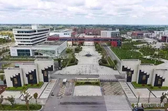 关于泸州高铁学校地址的信息