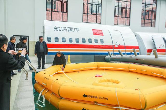 专业的成都空姐学校(专业的成都智能快递柜)