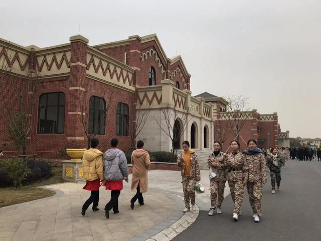 专业的成都空姐学校(专业的成都智能快递柜)