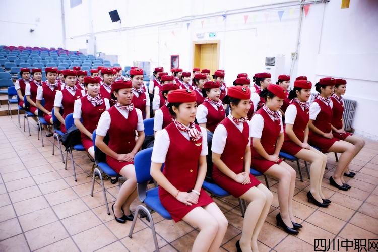 四川省高铁乘务员学校学费(高铁乘务员专业的学校有哪些)