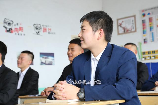 初中不毕业是否可以去读技校(00后初中没毕业的出路)