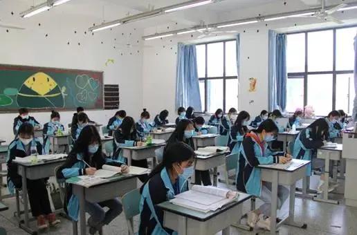 四川应用技术职业学院学费(四川应用技术学院地图)
