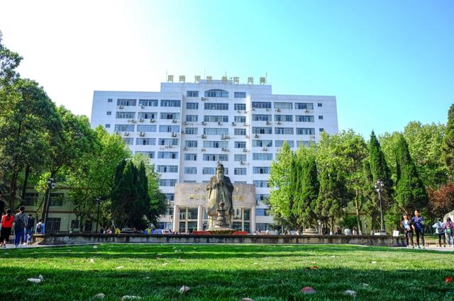 四川省经济管理学校学费多少钱(四川省经济管理学校唐元校区)