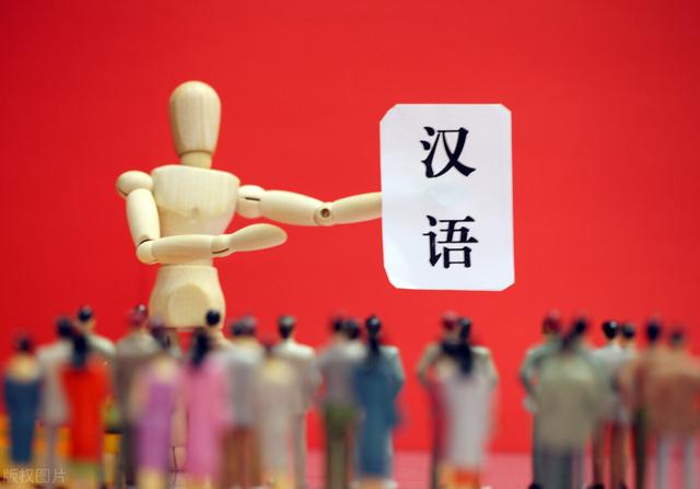 女孩子高职高专学什么专业好(职高学费一年多少)