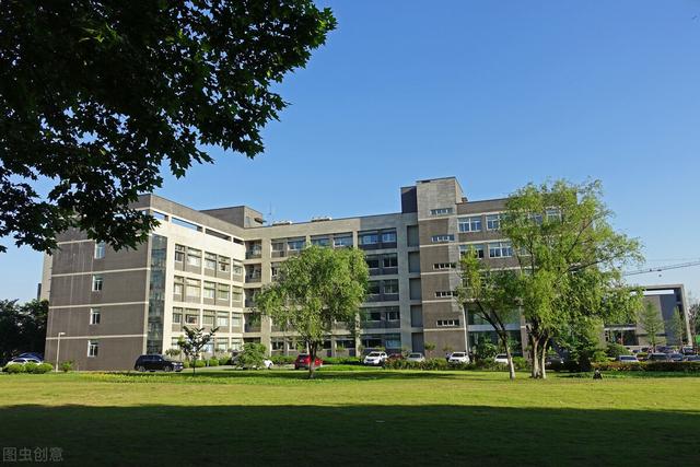女孩子高职高专学什么专业好(职高学费一年多少)