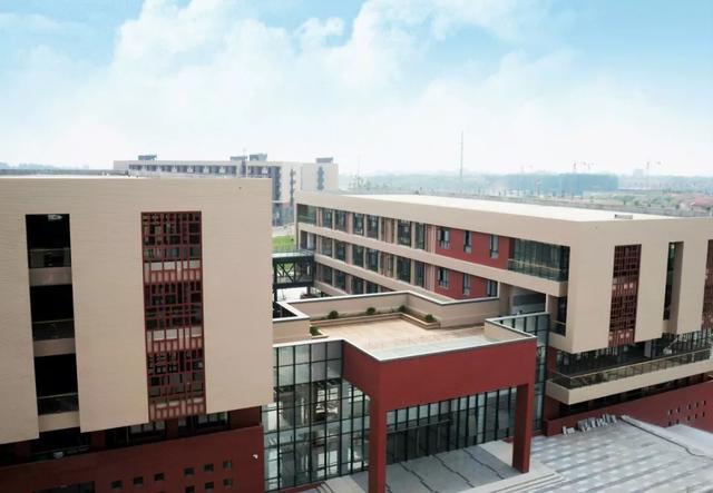 四{川省轻工工}程学校公办(成都轻工工程学校简介)