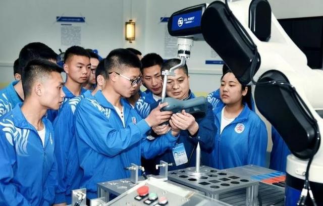 初中没毕业可以上的学校(初中没毕业可以上职高吗)