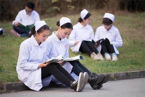 成都中专公立学校(南宁中专公立学校排名)